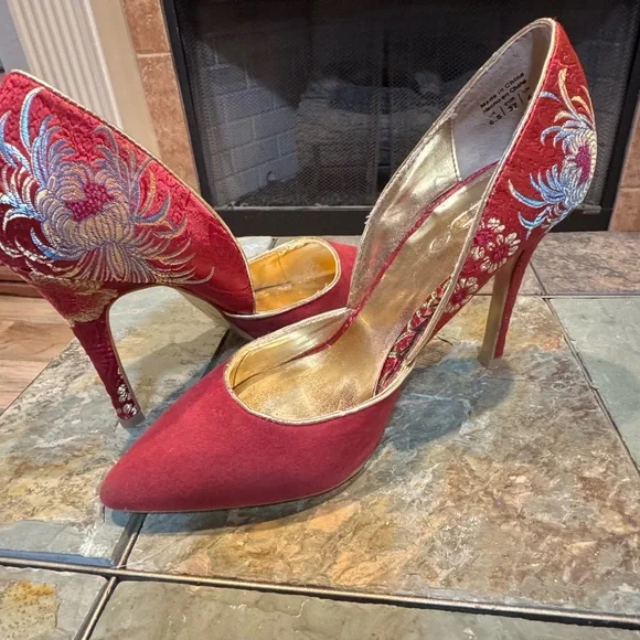 Aldo Red Embroidered Heels - Picture 2 of 9